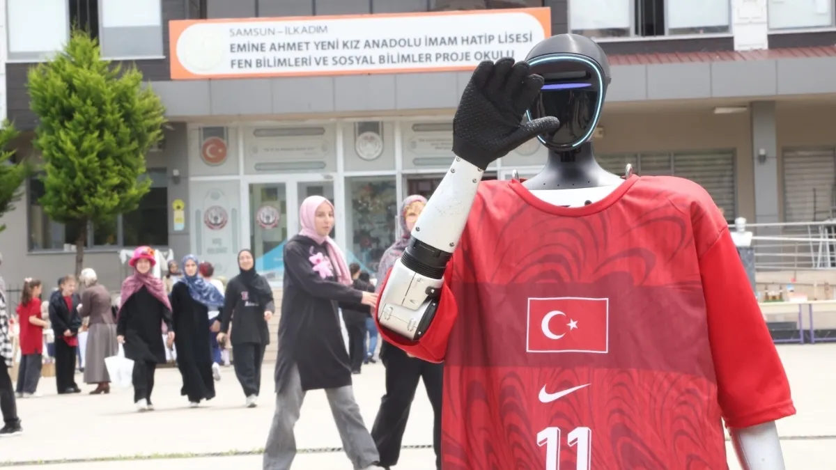 Türkiye'nin nüfusa kayıtlı robotu CANİKMAN Öğrencilerle Buluştu