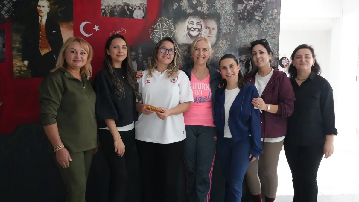 Atakumlu kadınlar sağlıklı yaşam farkındalığı için on bin adım attı