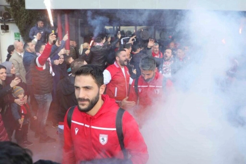 Taraftardan Samsunspor'a Coşkulu Karşılama