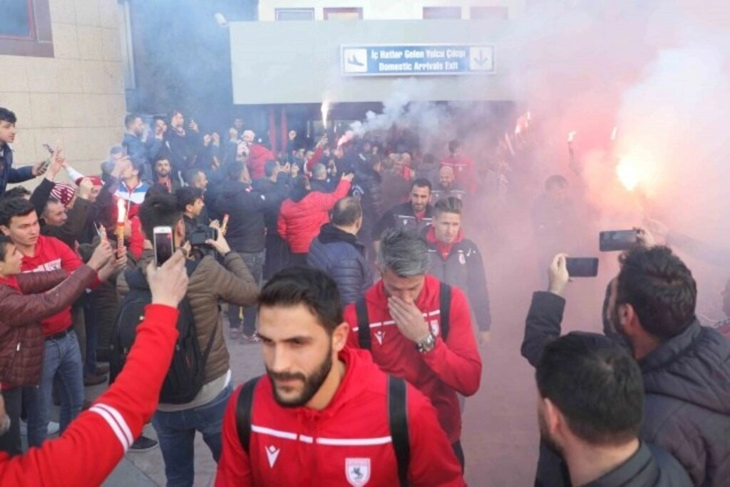 Taraftardan Samsunspor'a Coşkulu Karşılama