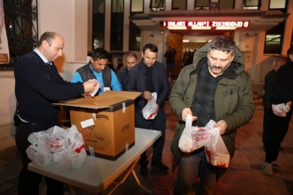 İlkadım Belediyesi Kandil Simidi Dağıttı - Samsun Haber
