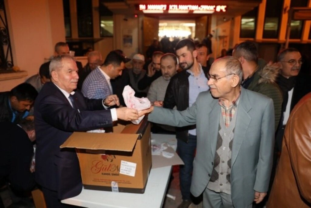 İlkadım Belediyesi Kandil Simidi Dağıttı - Samsun Haber