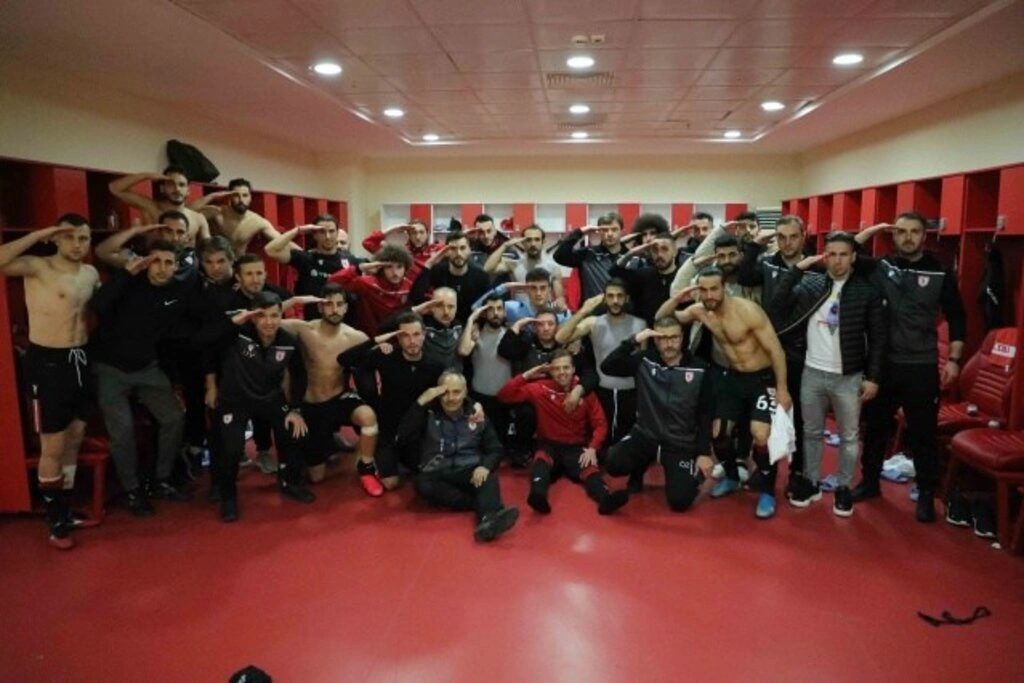 Samsunsporlu futbolculardan asker selamı, Samsunspor İnegölspor maç fotoğrafları