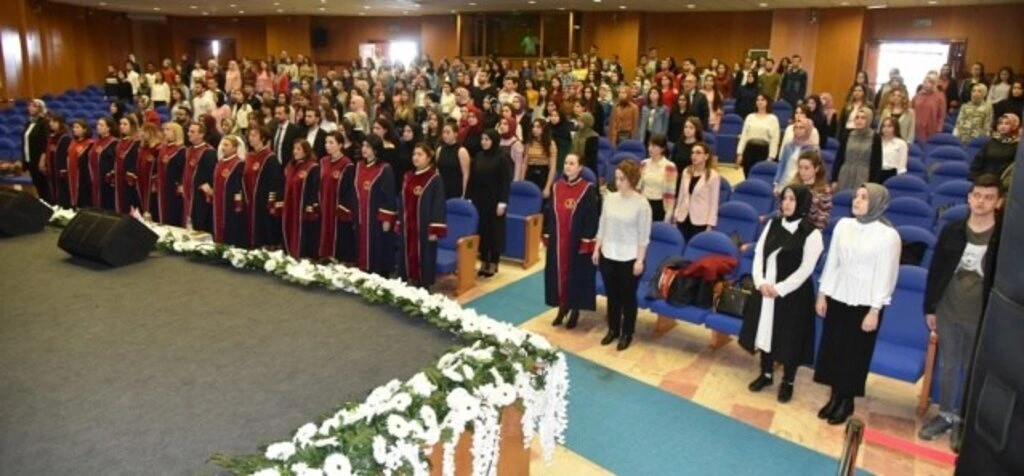 OMÜ Hemşirelik Bölümü Öğrencileri Üniformalarını Giydi