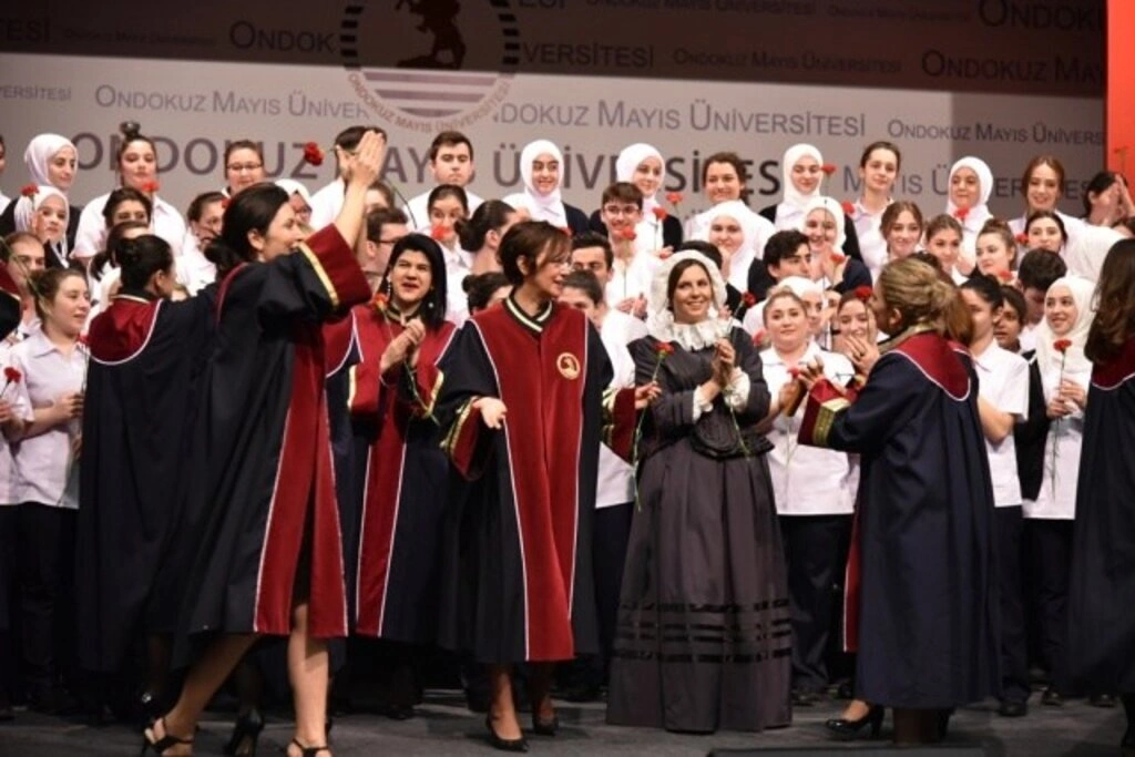 OMÜ Hemşirelik Bölümü Öğrencileri Üniformalarını Giydi
