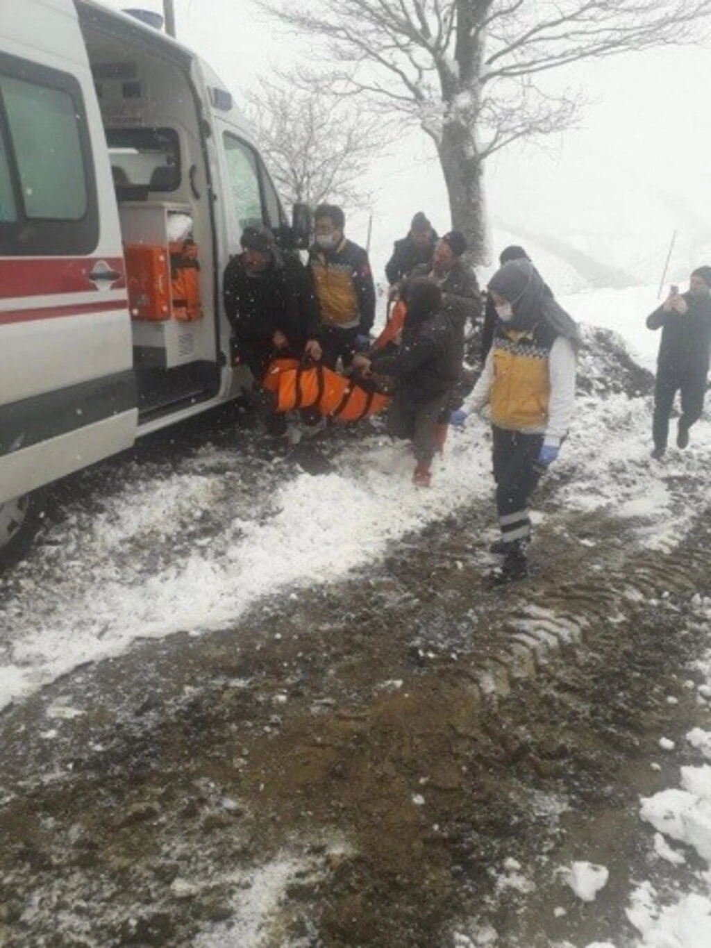 Tekkeköy Karışlar Mahallesi'ndeki hastaya sağlık ve belediye ekipleri ulaştı