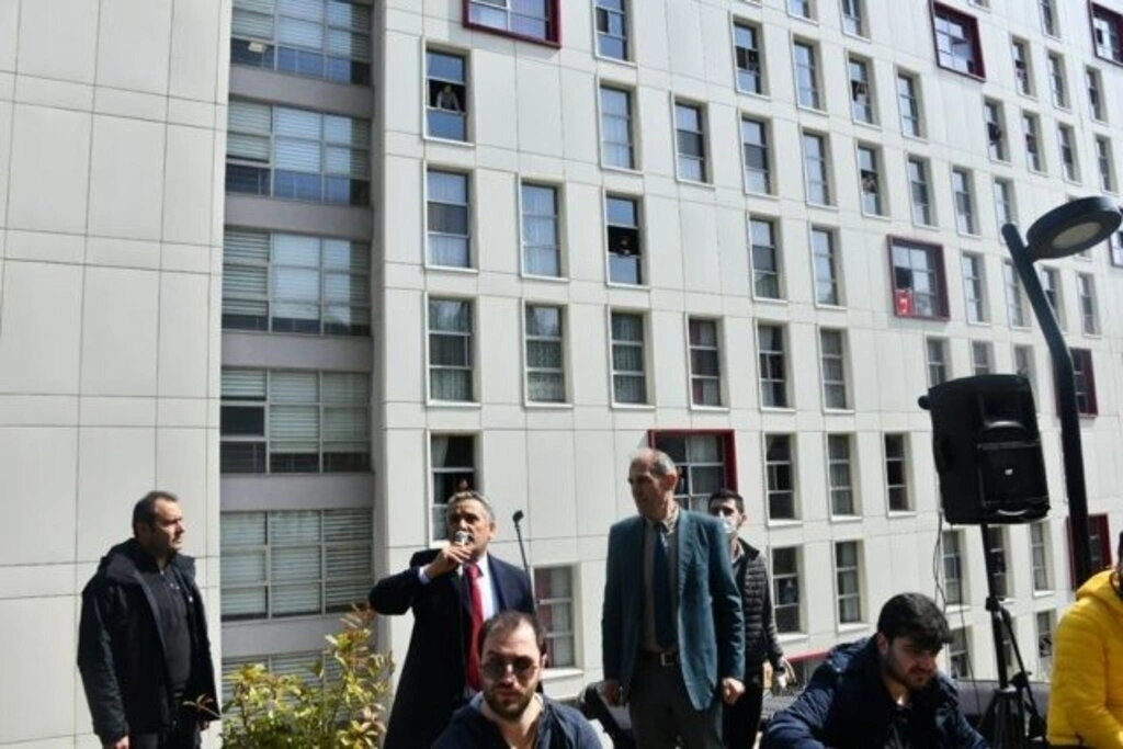 Samsun'da karantinadaki öğrencilere moral konseri