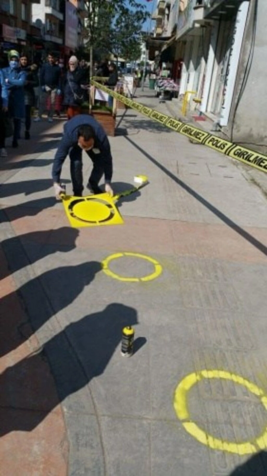 PTT Şubesi önlerine sosyal mesafe çizgileri yapıldı