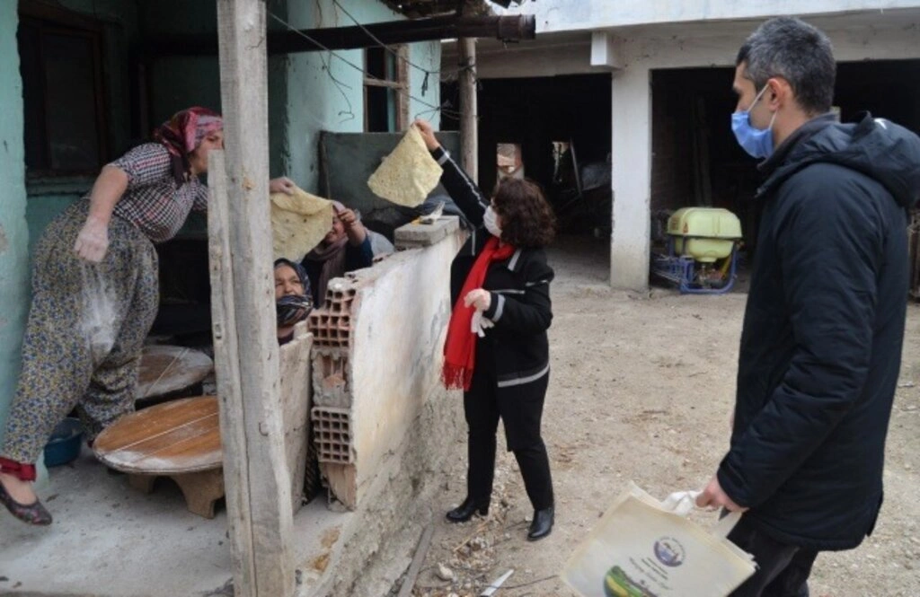 Başkan Özel, Yalnız Yaşayan Yaşlı Vatandaşları Ziyarete Devam Ediyor