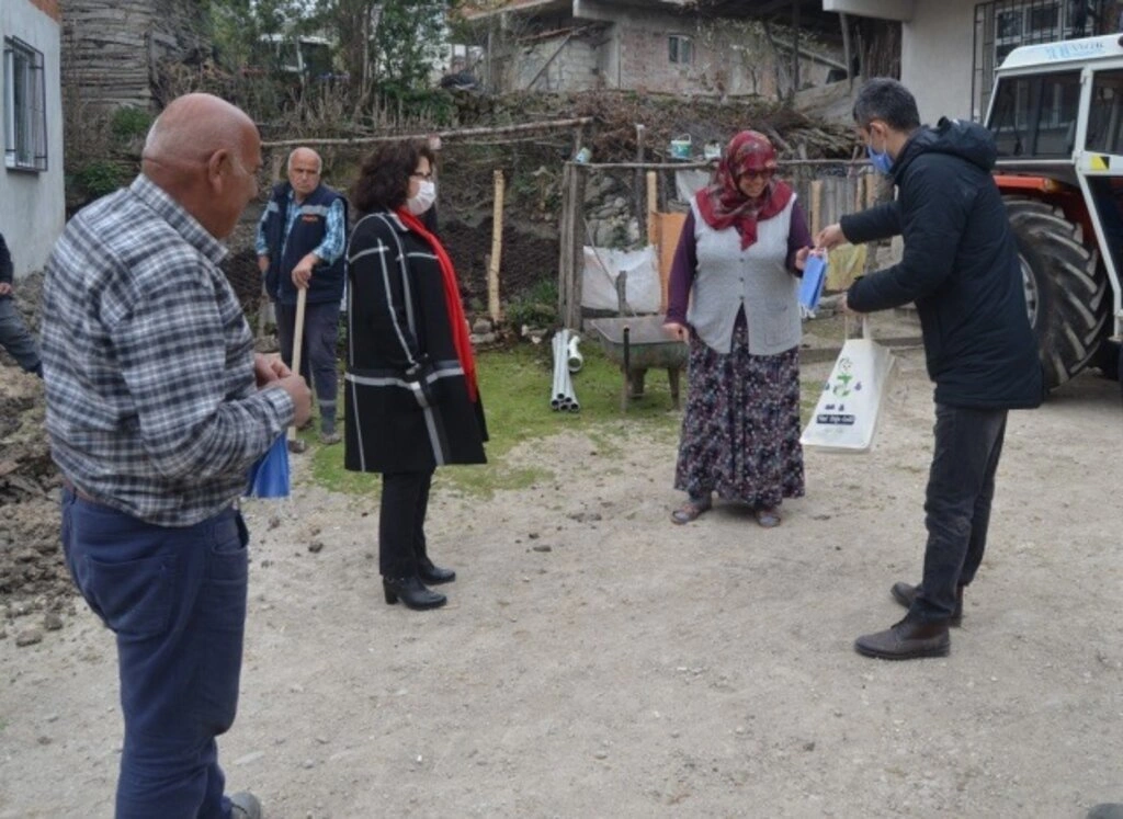 Başkan Özel, Yalnız Yaşayan Yaşlı Vatandaşları Ziyarete Devam Ediyor
