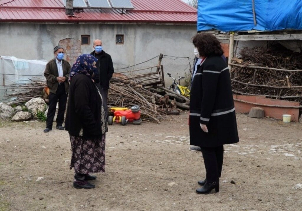 Başkan Özel, Yalnız Yaşayan Yaşlı Vatandaşları Ziyarete Devam Ediyor