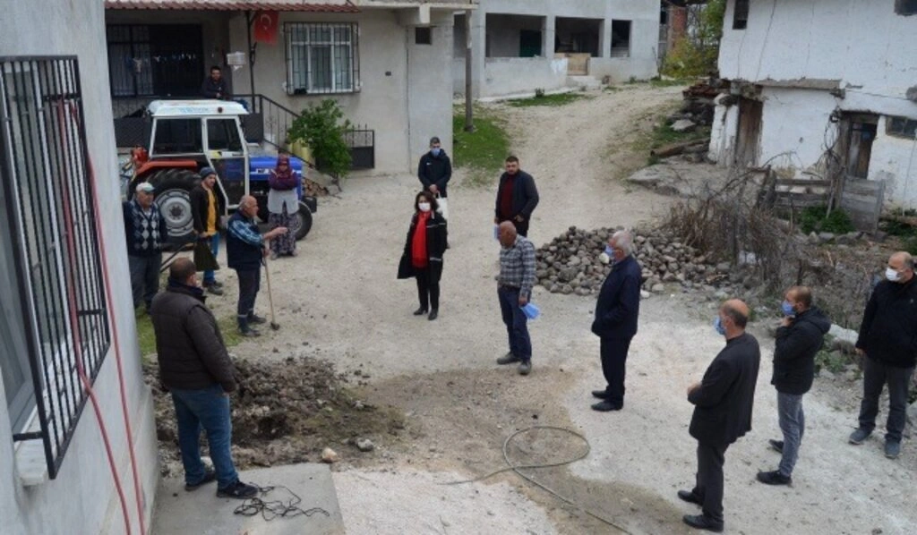 Başkan Özel, Yalnız Yaşayan Yaşlı Vatandaşları Ziyarete Devam Ediyor