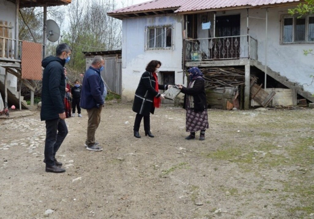 Başkan Özel, Yalnız Yaşayan Yaşlı Vatandaşları Ziyarete Devam Ediyor