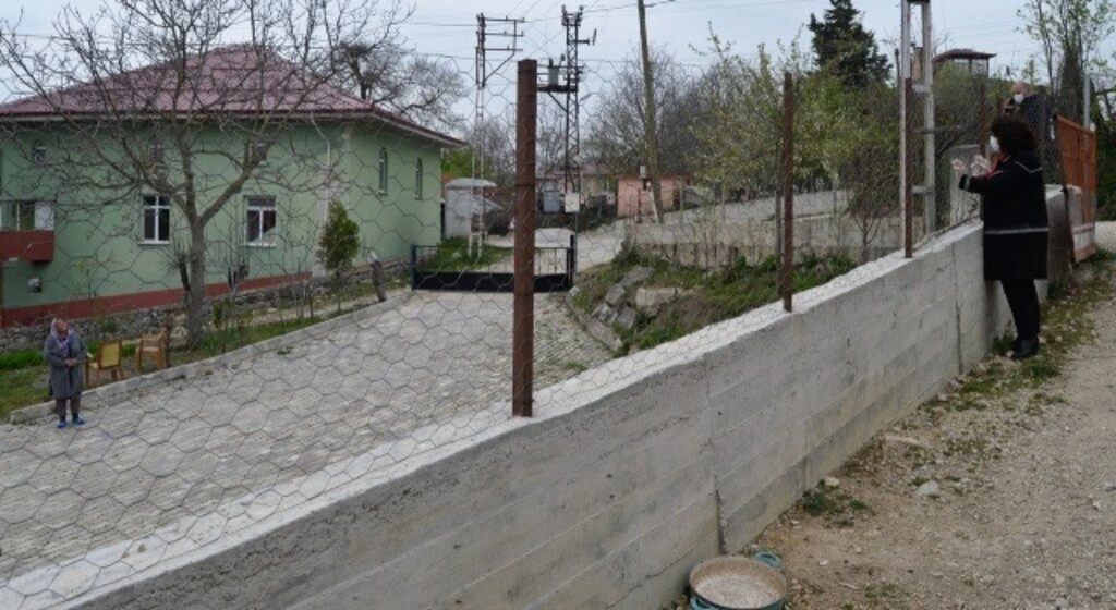 Başkan Özel, Yalnız Yaşayan Yaşlı Vatandaşları Ziyarete Devam Ediyor