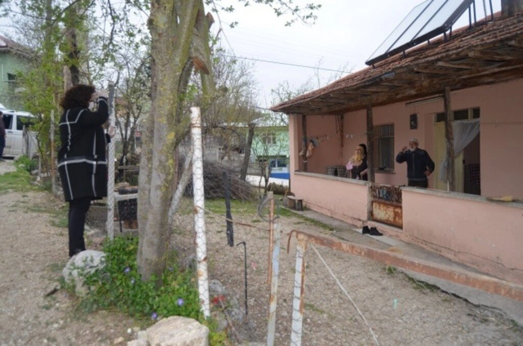 Başkan Özel, Yalnız Yaşayan Yaşlı Vatandaşları Ziyarete Devam Ediyor