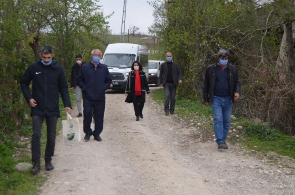 Başkan Özel, Yalnız Yaşayan Yaşlı Vatandaşları Ziyarete Devam Ediyor