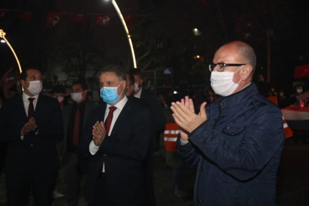 Atakum balkonlarında 23 Nisan coşkusu