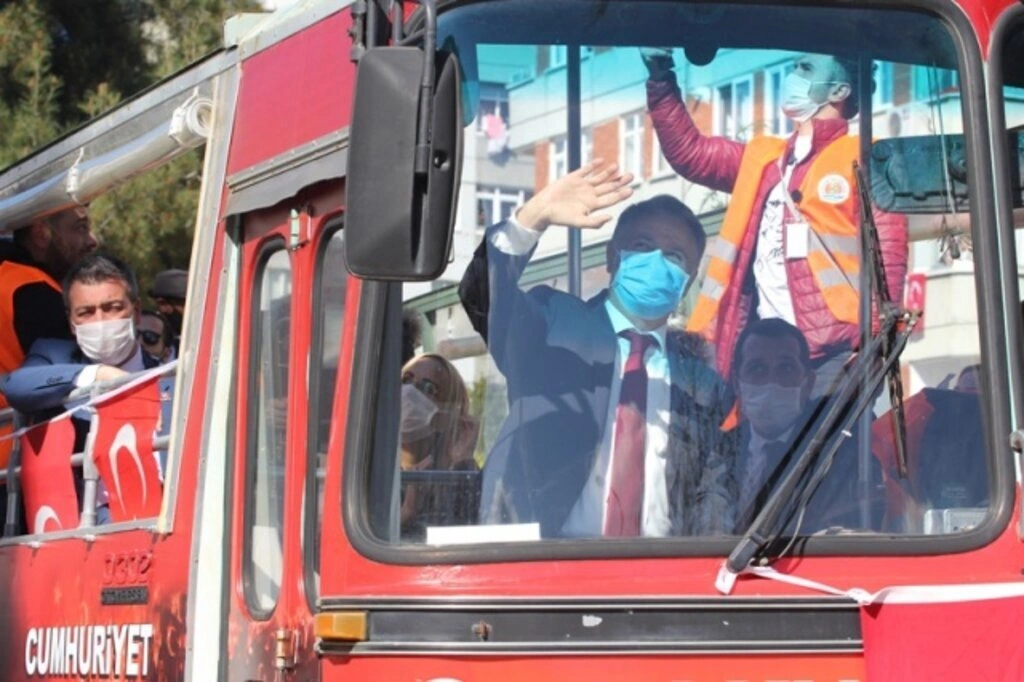 Atakum balkonlarında 23 Nisan coşkusu