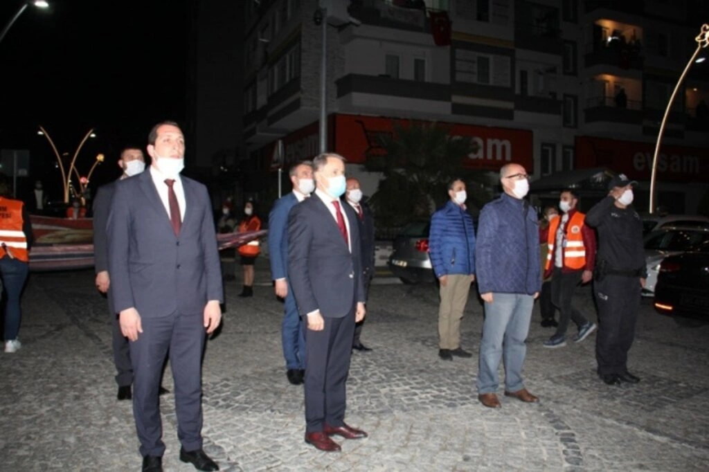 Atakum balkonlarında 23 Nisan coşkusu