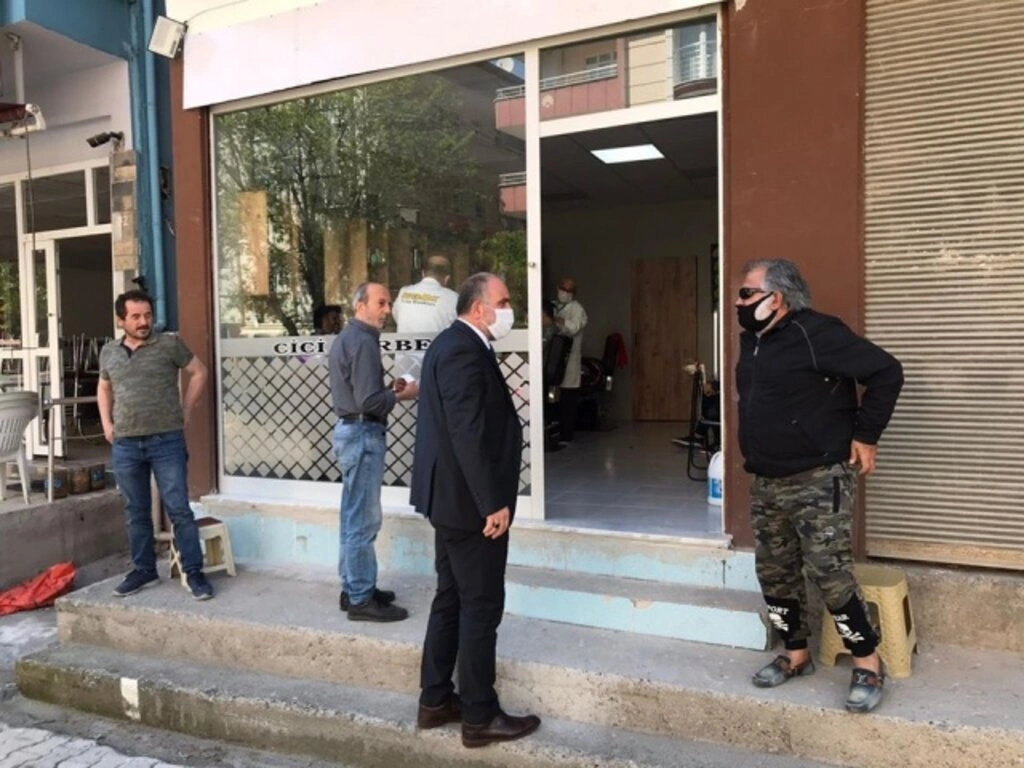 Berberlerde koronavirüs yoğunluğu, Tekkeköy Belediyesi maske dağıttı!