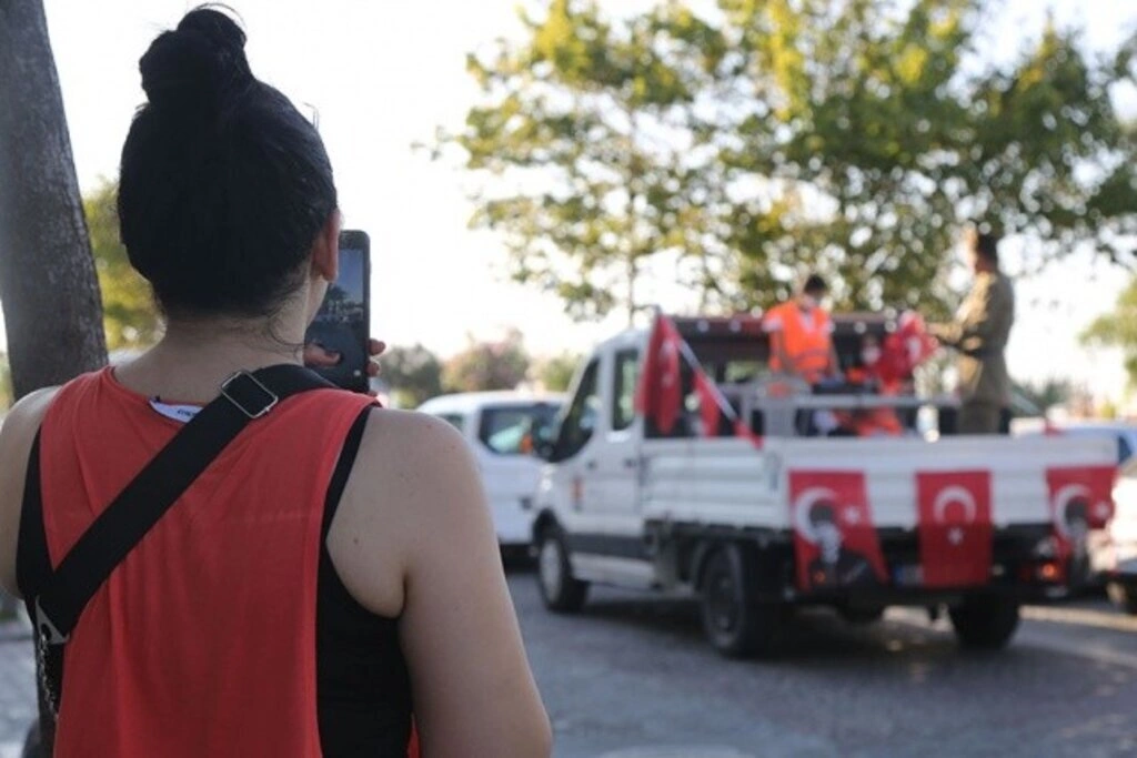 Atakum'da 30 Ağustos coşkusu, ilçe kırmızı-beyaza büründü