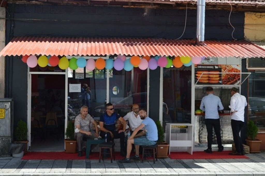 İzmir Kuzu Kokoreç Havza'da açıldı