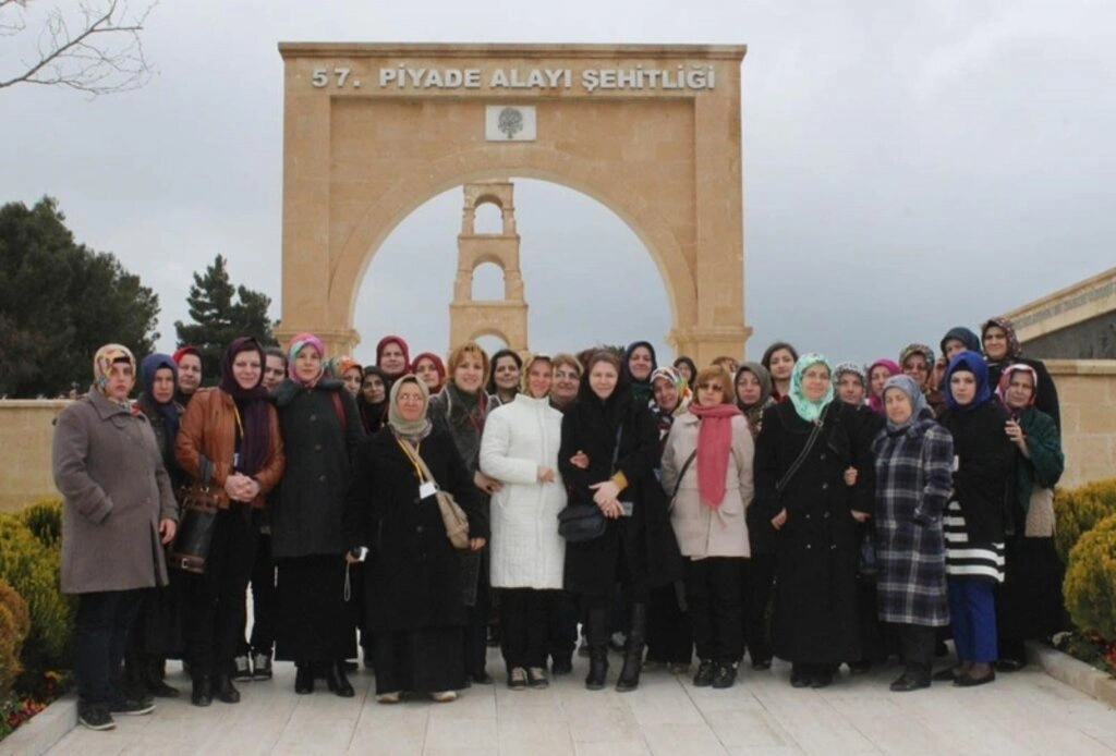 Tekkeköylü bayanlar Çanakkale'de