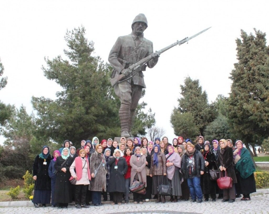 Tekkeköylü bayanlar Çanakkale'de