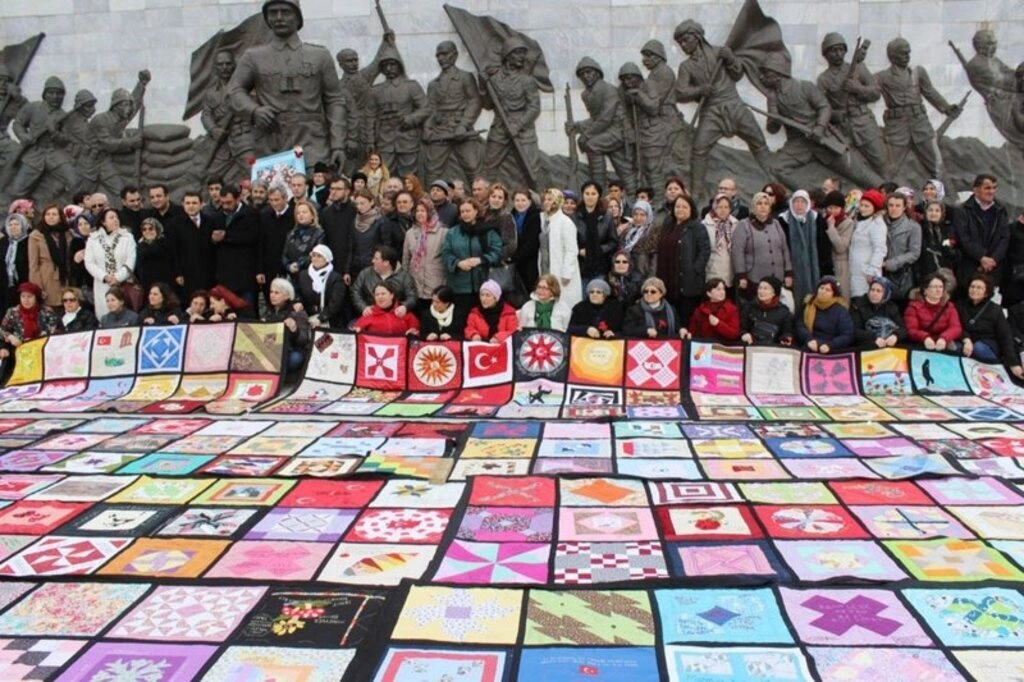 Tekkeköylü bayanlar Çanakkale'de