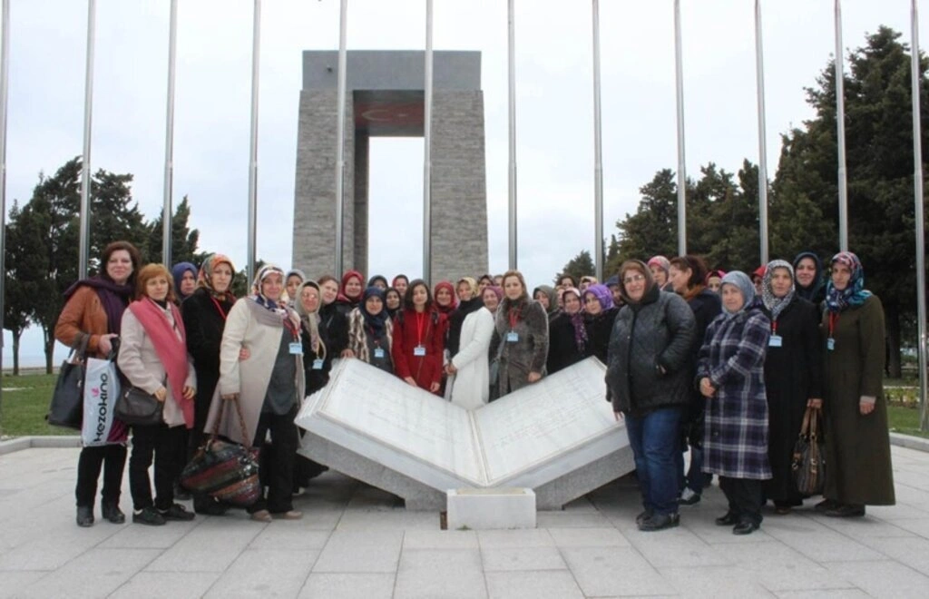 Tekkeköylü bayanlar Çanakkale'de