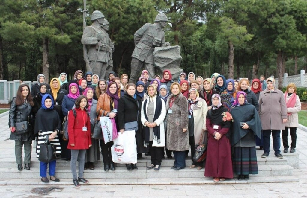 Tekkeköylü bayanlar Çanakkale'de