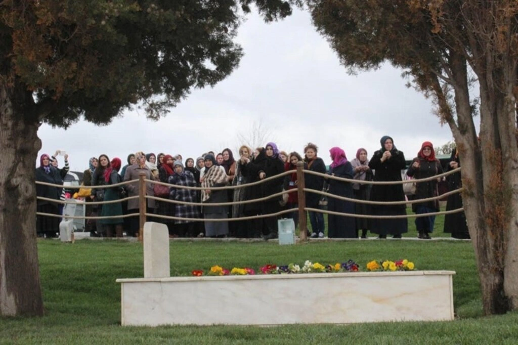 Tekkeköylü bayanlar Çanakkale'de