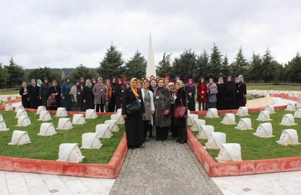 Tekkeköylü bayanlar Çanakkale'de