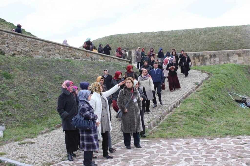 Tekkeköylü bayanlar Çanakkale'de