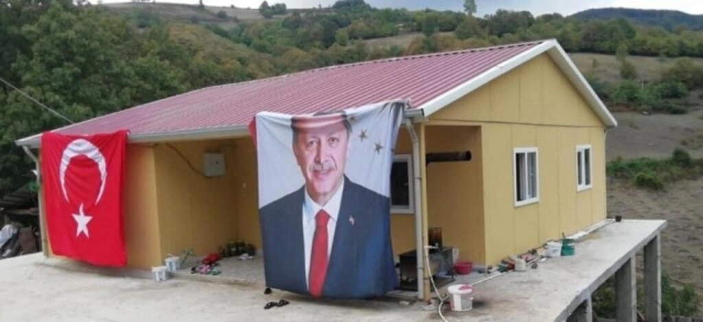 Tekkeköy Belediyesi yeni evlerine kavuşturdu