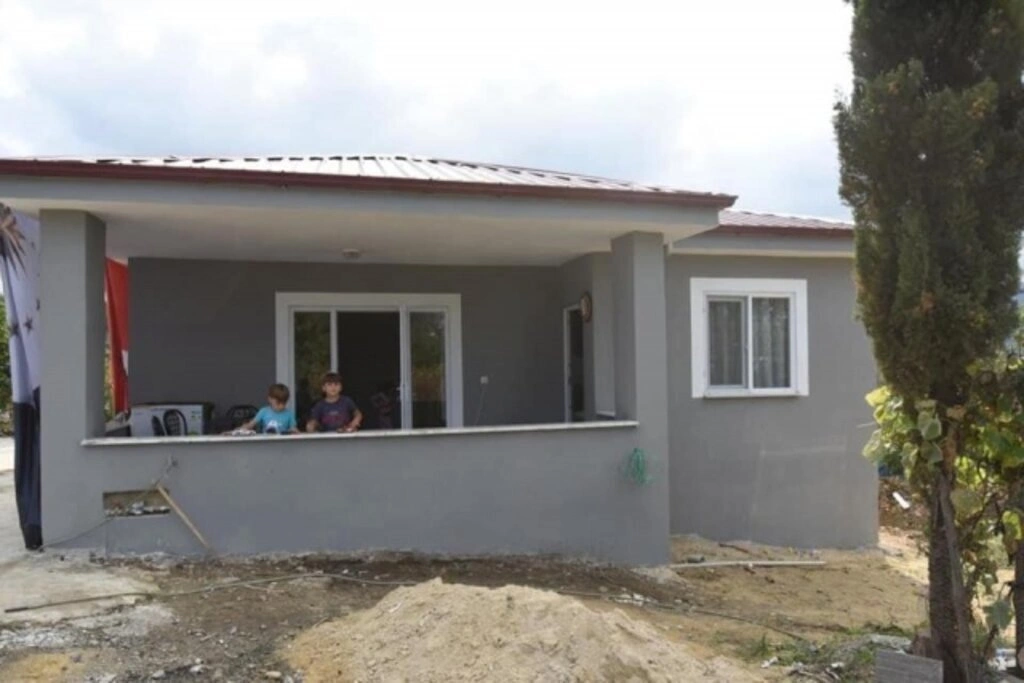 Tekkeköy Belediyesi yeni evlerine kavuşturdu