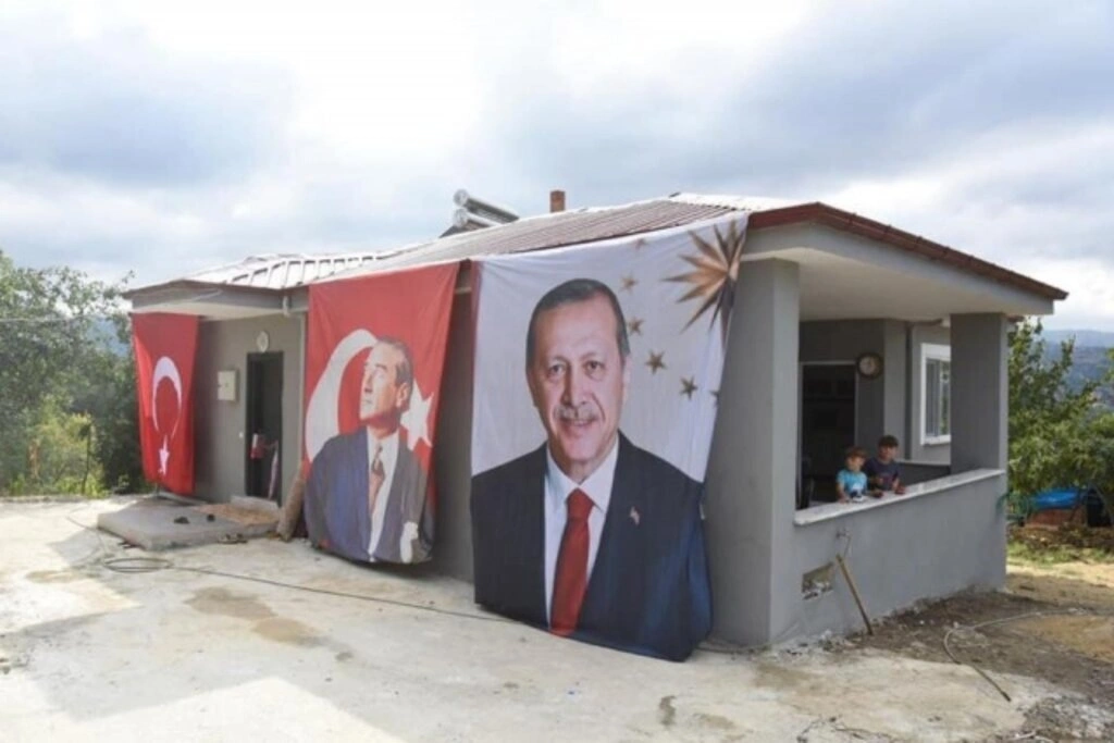 Tekkeköy Belediyesi yeni evlerine kavuşturdu