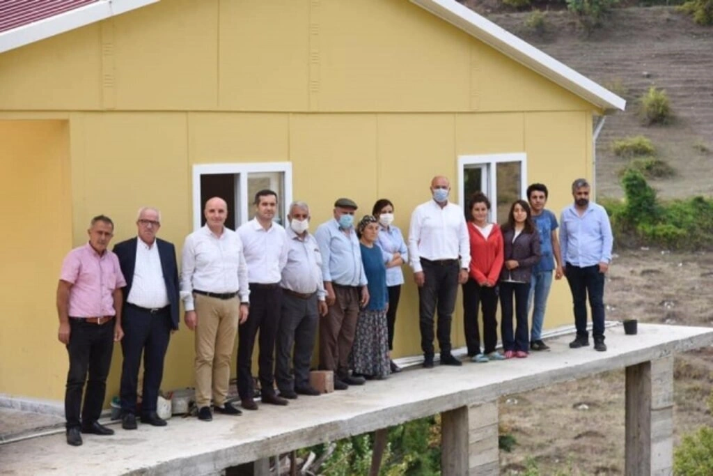 Tekkeköy Belediyesi yeni evlerine kavuşturdu