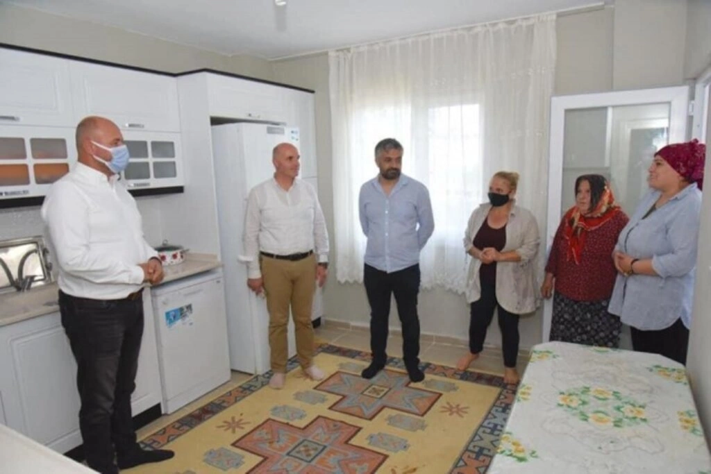 Tekkeköy Belediyesi yeni evlerine kavuşturdu