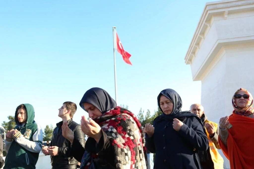 Canik, Çanakkale’de 555 kişiyi şehitlerle buluşturdu