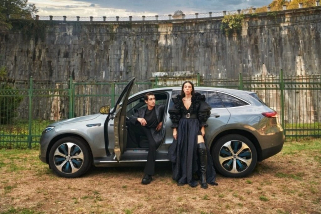 Özlem Süer İlkbahar-Yaz 2021 Koleksiyonunu Fashion Week Istanbul’da Tanıttı