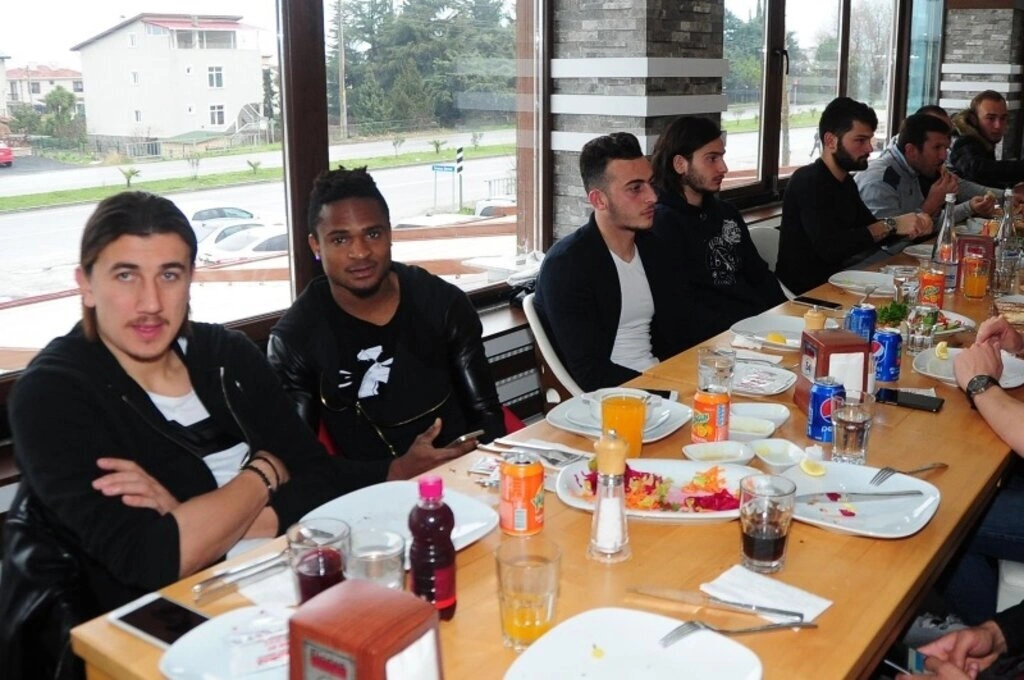 Samsunsporlu oyunculara moral yemeği