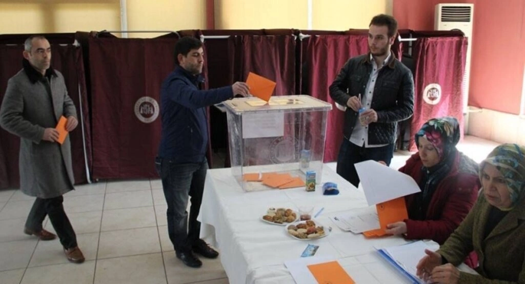 AK Parti'de temayül yoklaması yoğun bir katılım ile gerçekleşti