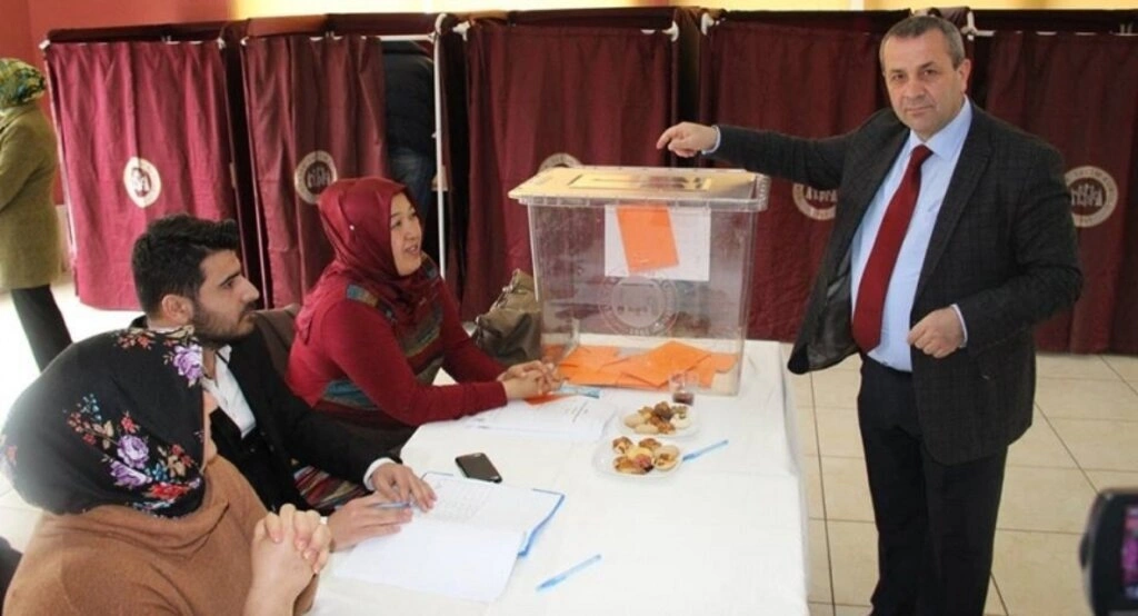 AK Parti'de temayül yoklaması yoğun bir katılım ile gerçekleşti