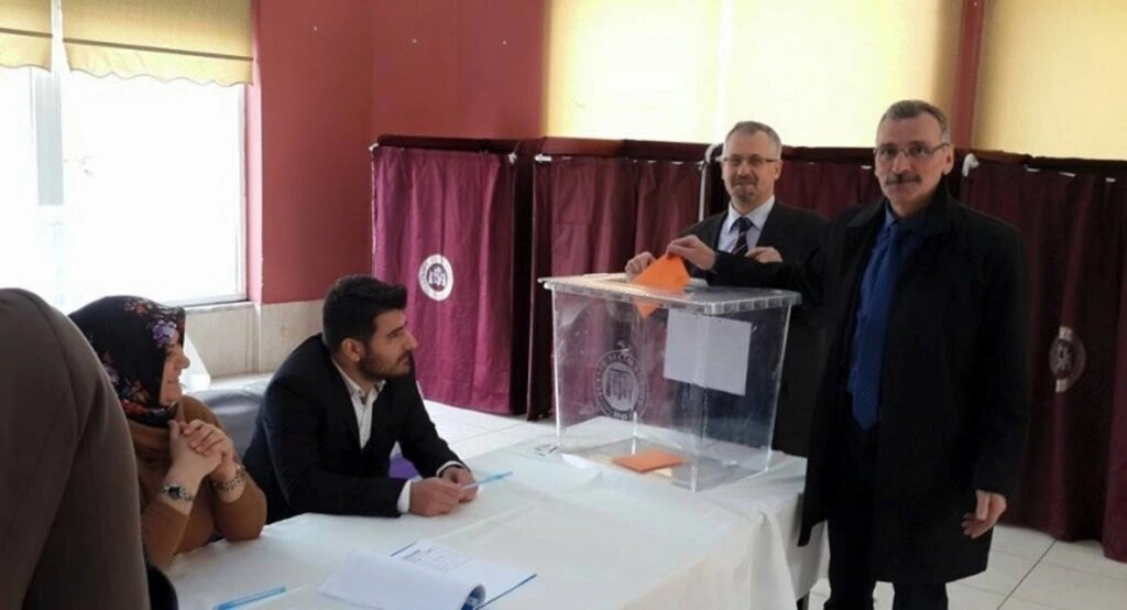 AK Parti'de temayül yoklaması yoğun bir katılım ile gerçekleşti
