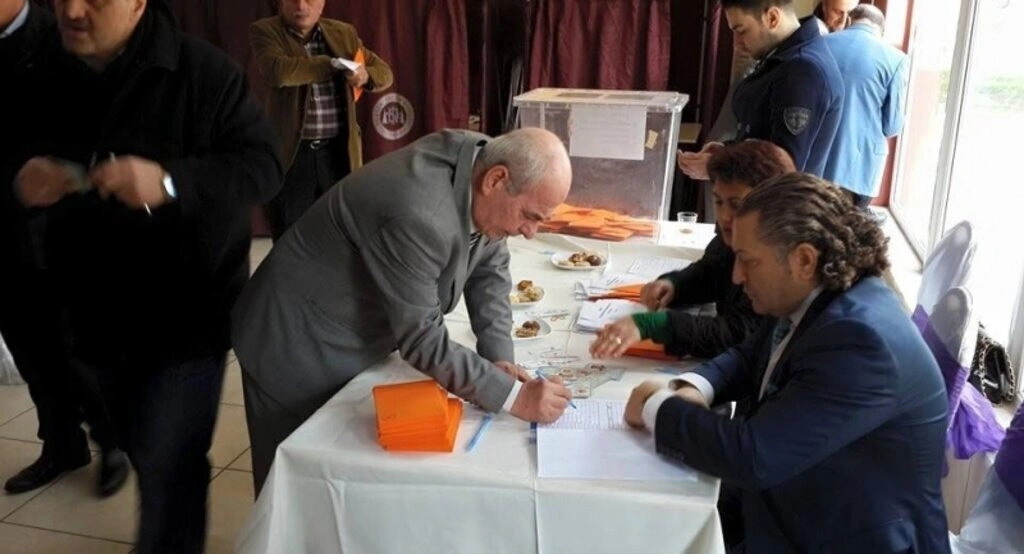 AK Parti'de temayül yoklaması yoğun bir katılım ile gerçekleşti