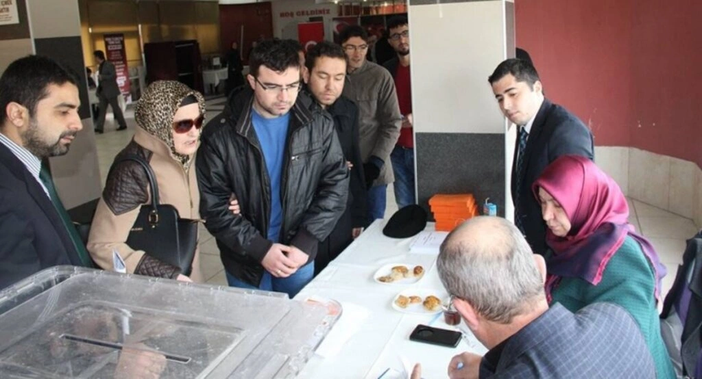 AK Parti'de temayül yoklaması yoğun bir katılım ile gerçekleşti