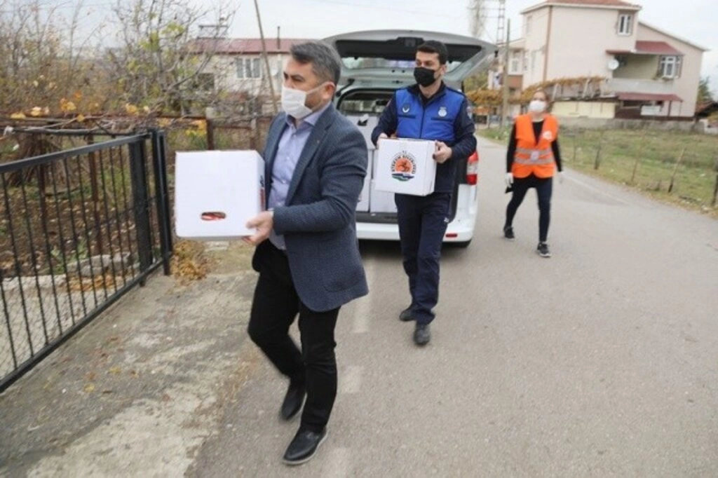 Atakum Belediyesi’nden gıda yardımı ve ulaşım hizmeti