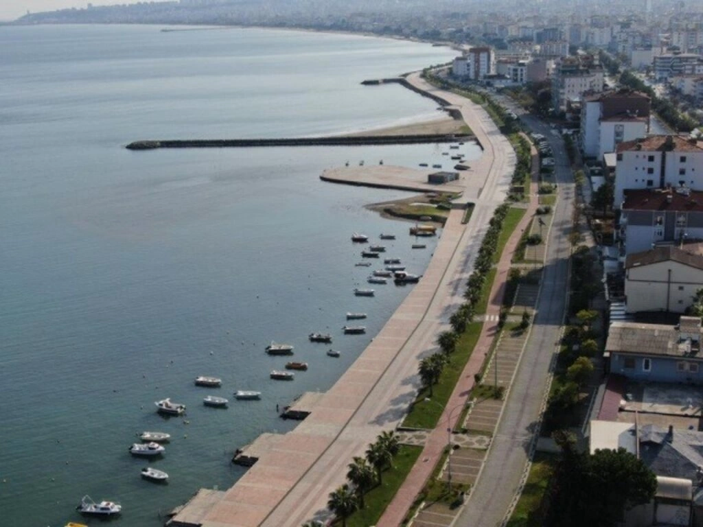 Samsun'da boş kalan sokak, meydan ve yol fotoğrafları - 27 Aralık Pazar