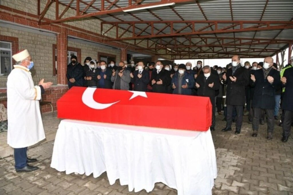 Uzman Çavuş Emre Duman son yolculuğuna uğurlandı